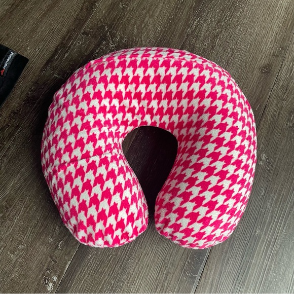 Bundle of 2 Travel Neck Pillows and 2 Inflatable Foot Rest - Picture 6 of 15